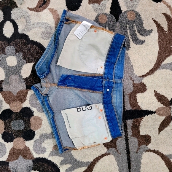 BDG Women's Size 25 Mid Rise Cheeky Shorts - Picture 10 of 11